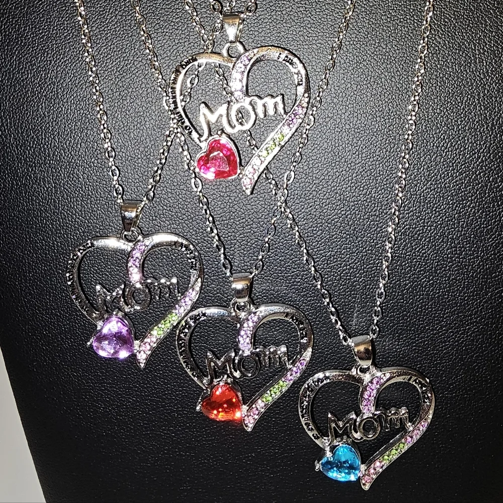 Heart Pendant 'Mom' Necklace - Select 1 - Picture 1 of 6